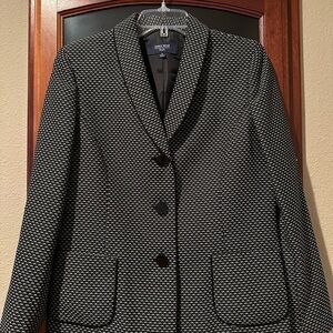 Jones Wear Elegant Black Suit